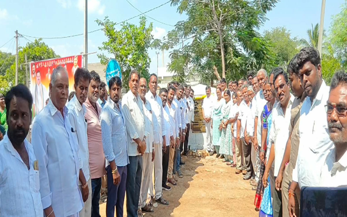 గ్రామాల అభివృద్ధికి కృషి : ఎమ్మెల్యే బాలునాయక్