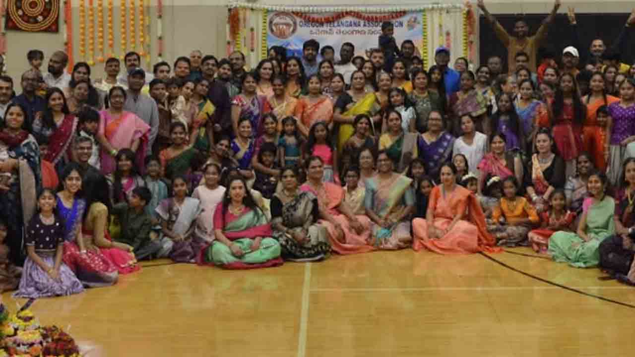 bathukamma celebrations | ఒరెగాన్ తెలంగాణ అసోసియేషన్ ఆధ్వ‌ర్యంలో గ్రాండ్‌గా బ‌తుక‌మ్మ‌, ద‌స‌రా వేడుక‌లు