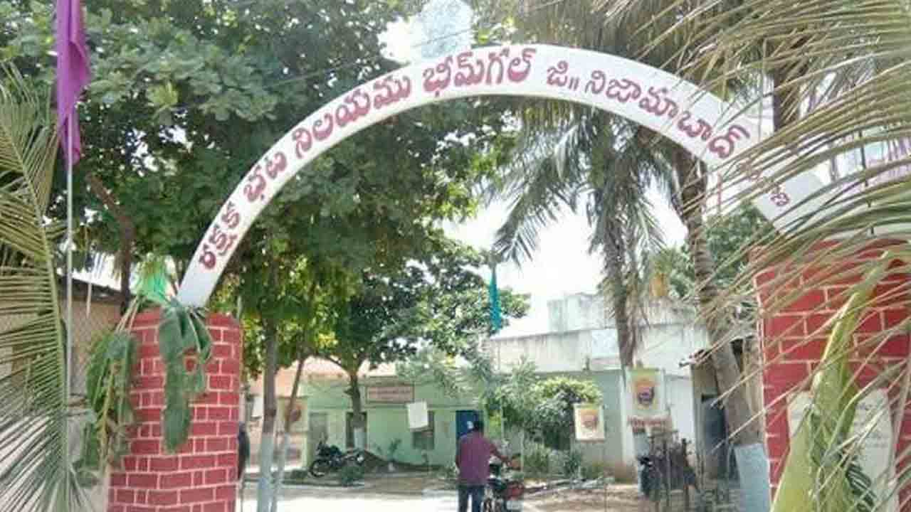 పోలీస్ స్టేషన్‌లో పెట్రోల్ పోసుకుని వ్యక్తి ఆత్మహత్యాయత్నం