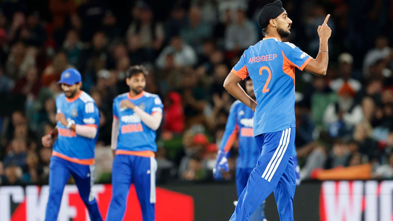 NZvIND: గ్లెన్ ఫిలిప్స్ 82 నాటౌట్‌.. ఇండియా టార్గెట్ 226