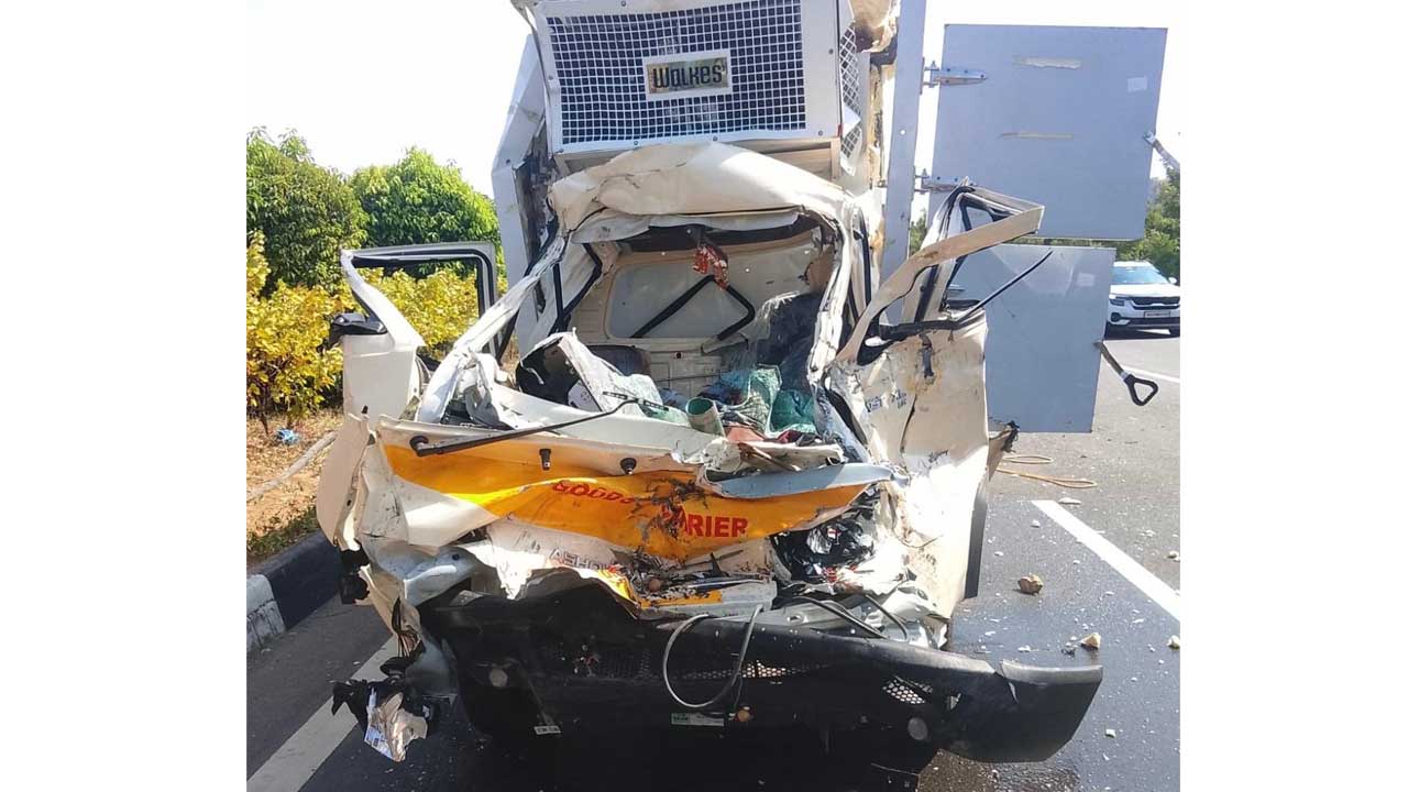 ఢీకొట్టిన ట్రాలీ ఆటో