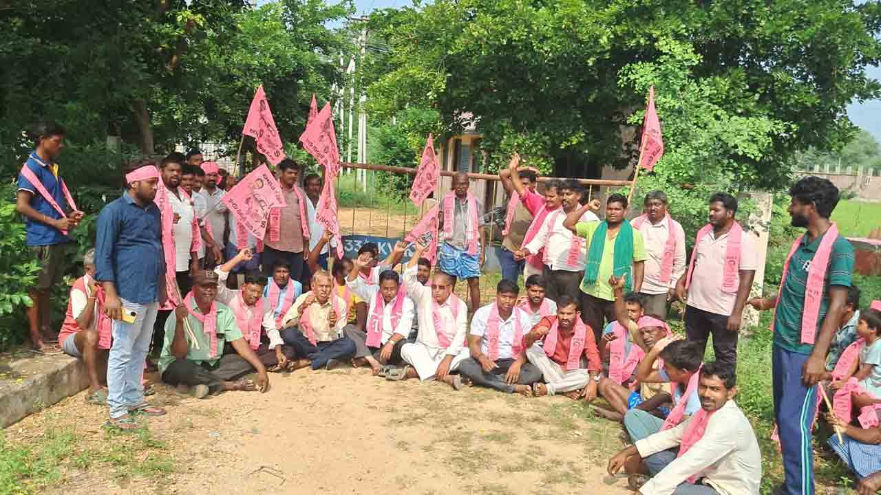 Farmers Protest | రైతులకు సరిపడా విద్యుత్ అందించాలని బీఆర్ఎస్ శ్రేణుల నిరసన