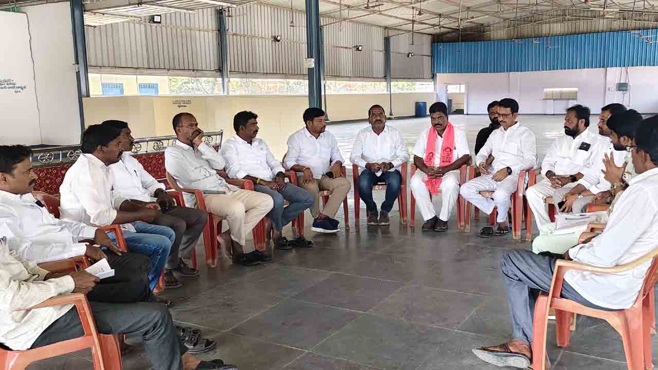 ఎమ్మెల్సీ ఎన్నికల్లో బీఆర్ఎస్ గెలుపే లక్ష్యంగా పనిచేయాలి : బండ శ్రీనివాస్