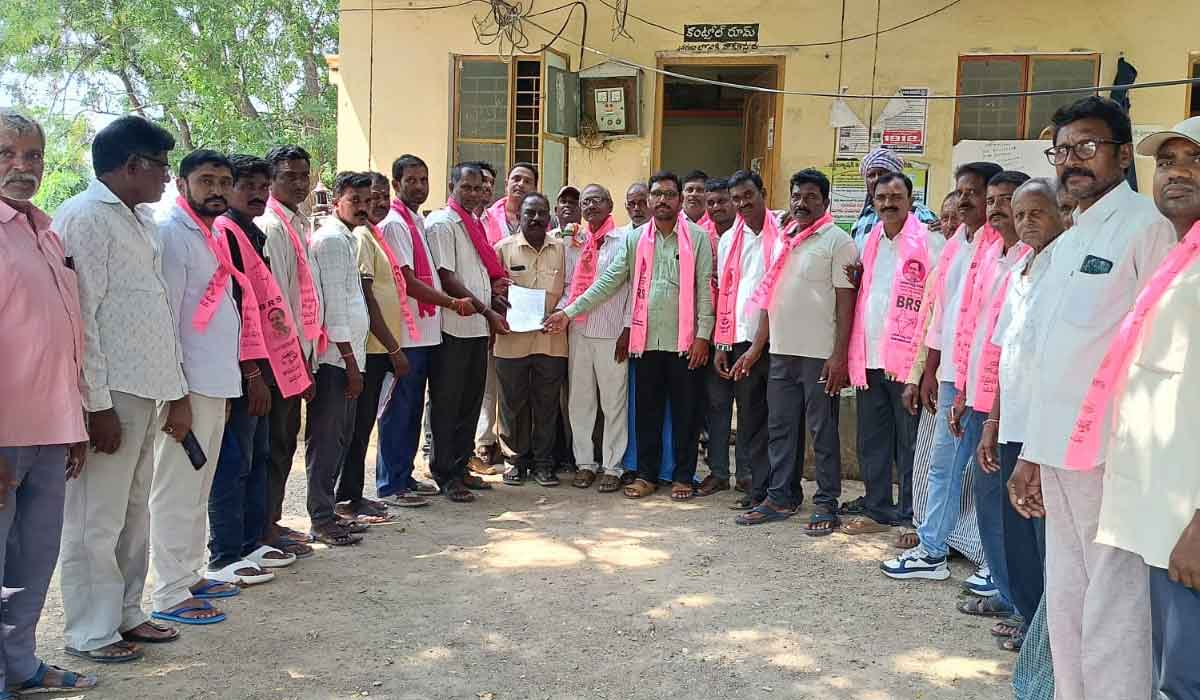 Power Cuts | విద్యుత్ కోతలను నిరసిస్తూ ఓదెలలో బీఆర్ఎస్ ఆధ్వర్యంలో నిరసన