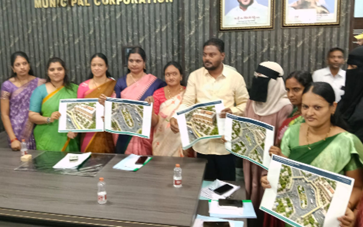 అన్ని డివిజన్ల సమగ్ర అభివృద్ధే లక్ష్యం : నల్లగొండ మేయర్ బుర్రి చైతన్య