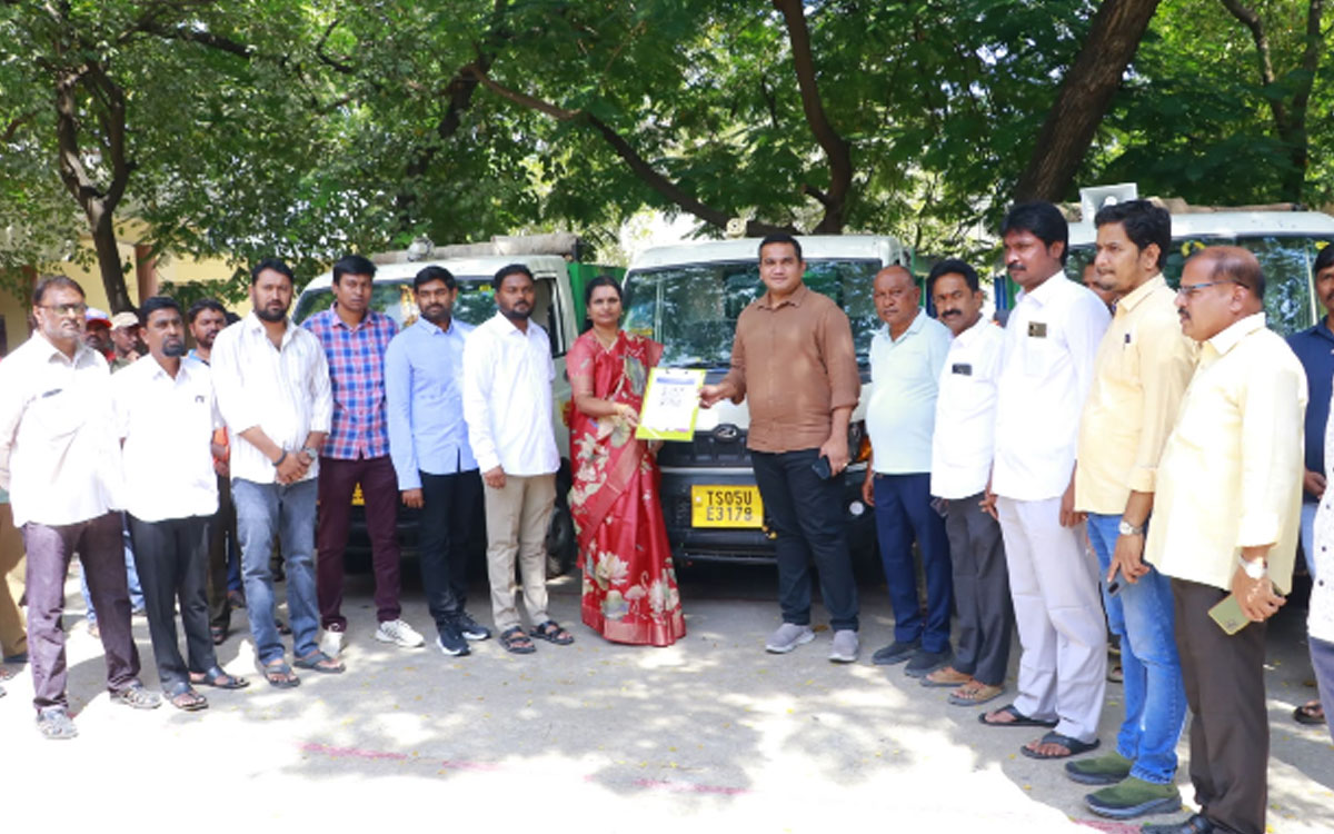 ‘నగర పారిశుధ్యానికి శ్రమించే కార్మికుల ఆరోగ్యమే ముఖ్యం’