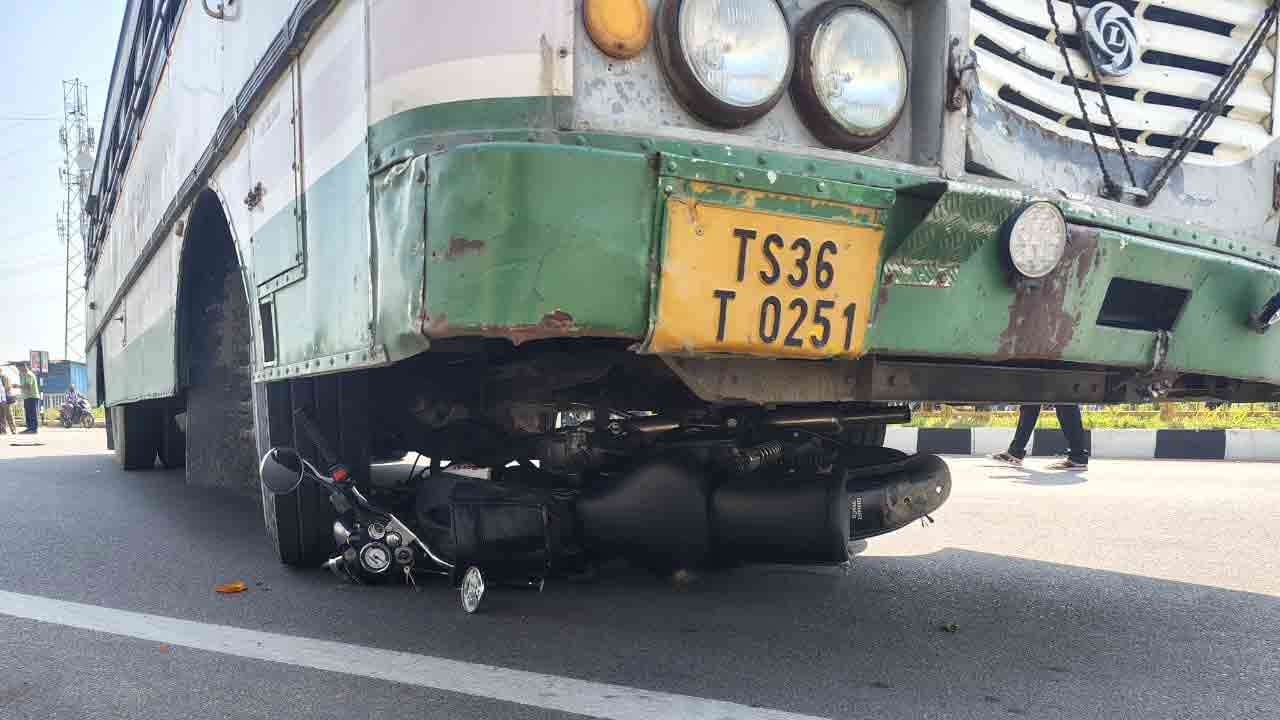 Road accident | ఆర్టీసీ బస్సు ఢీ కొని వ్యక్తి మృతి.. మెదక్‌ పట్టణంలో ఘటన