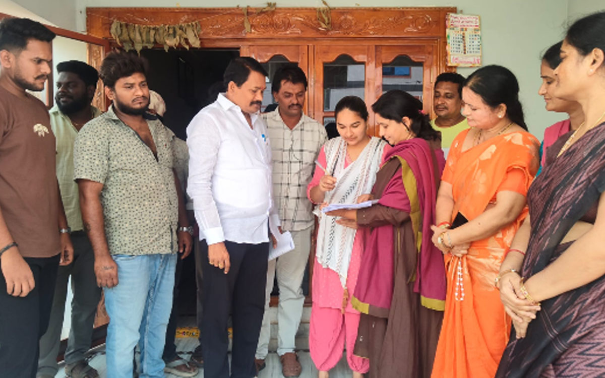 'ప్రతి గ్రాడ్యుయేట్‌కు ఓటరు నమోదు తప్పనిసరి'