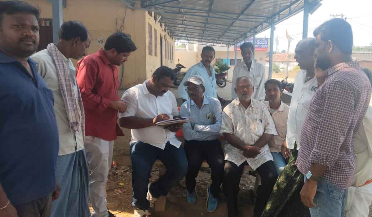Farmer Registry | రైతులు ఫార్మర్ రిజిస్ట్రీని తప్పనిసరిగా పూర్తి చేసుకోవాలి.. కరీంనగర్‌ జిల్లా వ్యవసాయ అధికారి చత్రు నాయక్