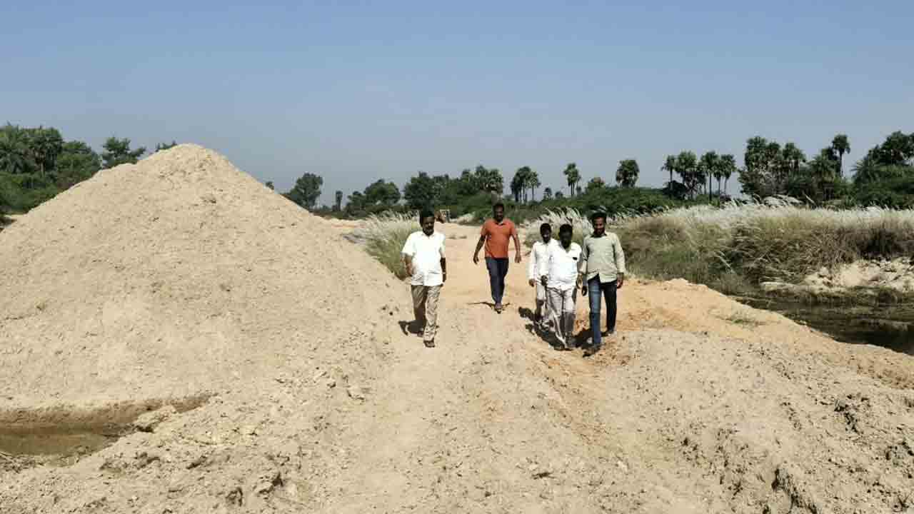 పెద్దవాగులో అక్రమ ఇసుక రవాణాను అడ్డుకోవాలి : ఎమ్మెల్యే చిట్టెం రామ్మోహన్ రెడ్డి