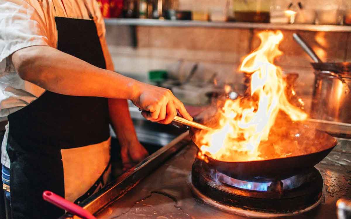 Chinese Food | చైనీస్ ఫుడ్ వండేట‌ప్పుడు పాత్ర‌ల‌పై మంట‌లు వ‌స్తాయి.. ఎందుక‌ని..?