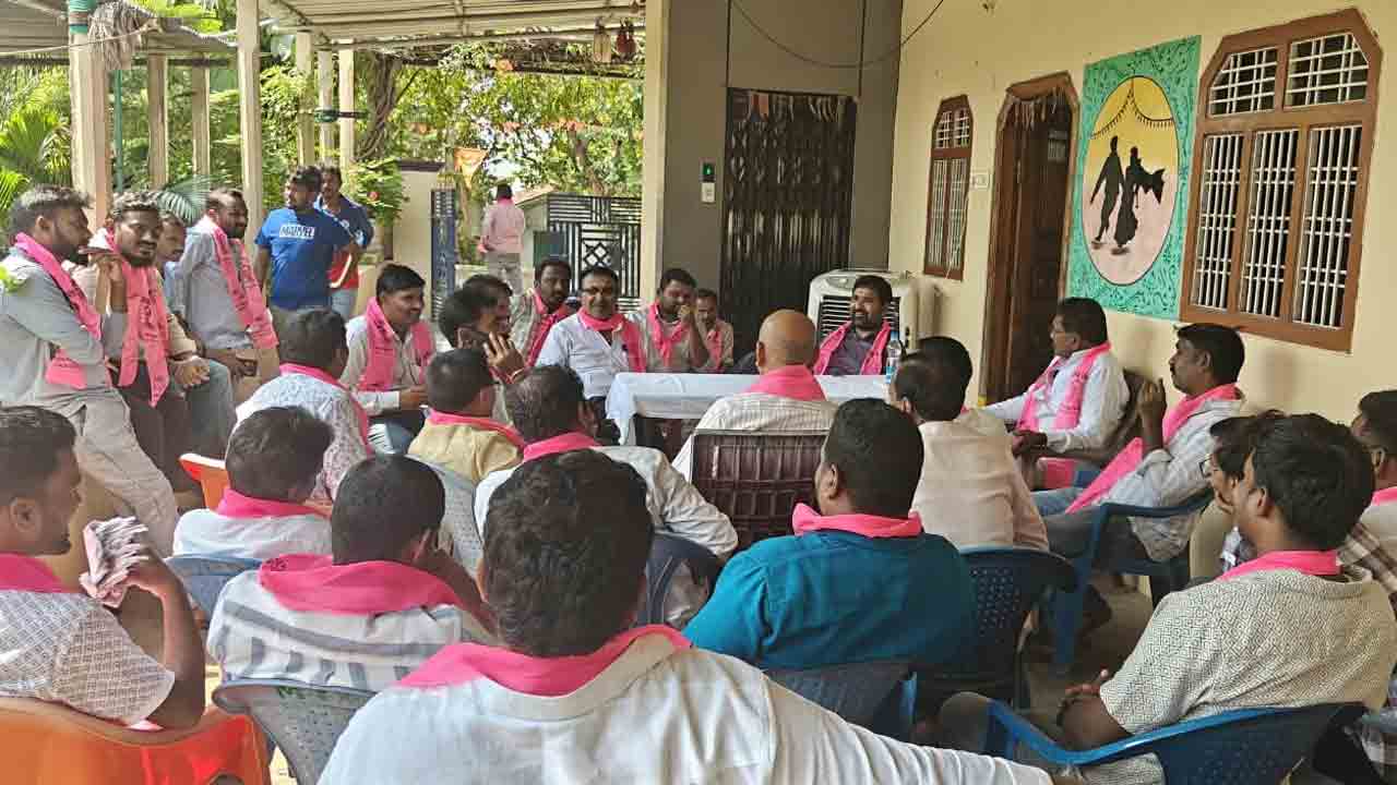 ‘కార్మిక గర్జన’ను విజయవంతం చేయాలి : మాజీ ఎమ్మెల్యే దుర్గం చిన్నయ్య