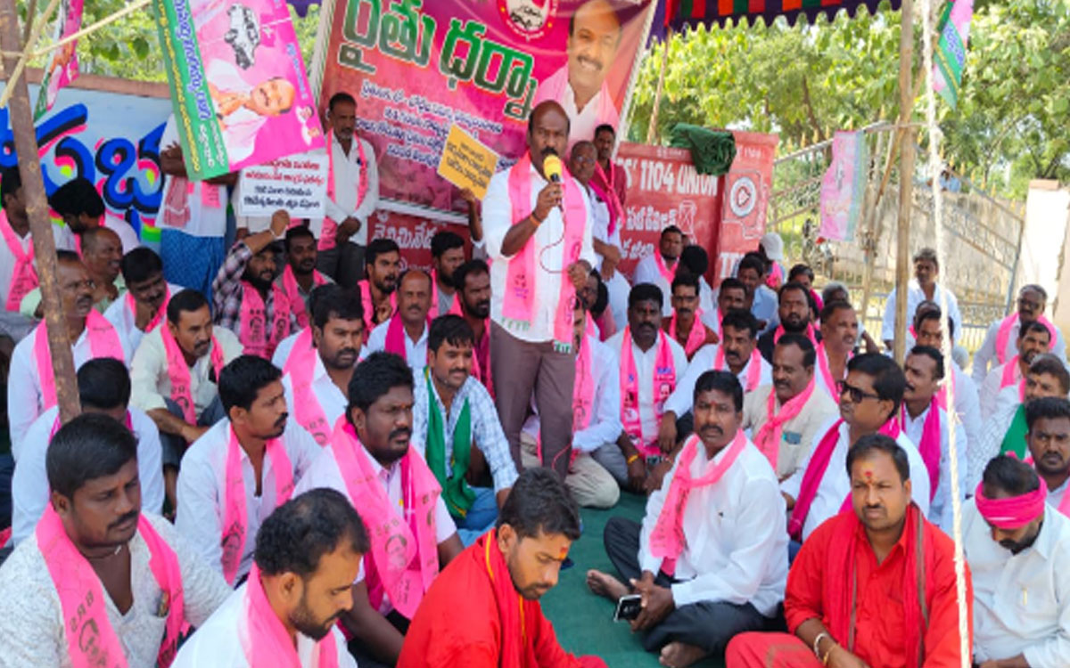 రైతుల వ్య‌థ‌లు ప‌ట్టించుకోని ప్ర‌భుత్వం : మాజీ ఎమ్మెల్యే చిరుమర్తి లింగయ్య