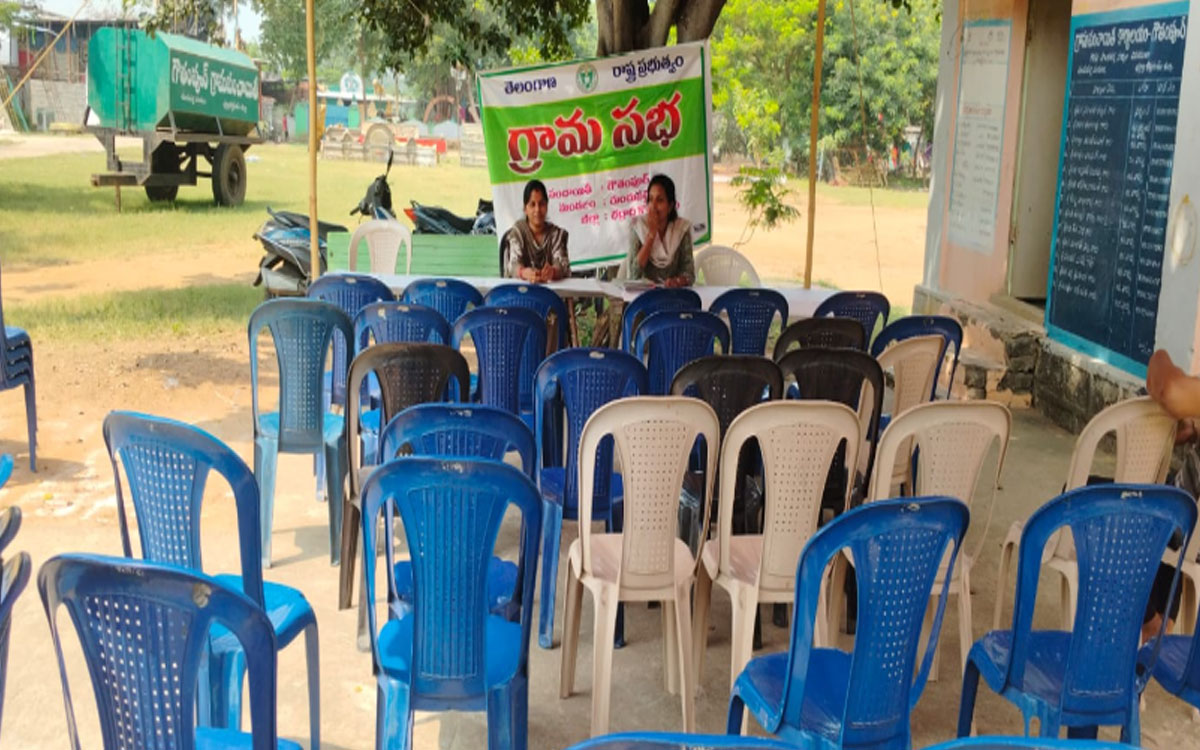 ‘కోతులు, కుక్కల బెడద తీరే వరకు గ్రామ సభ బహిష్కర‌ణ’