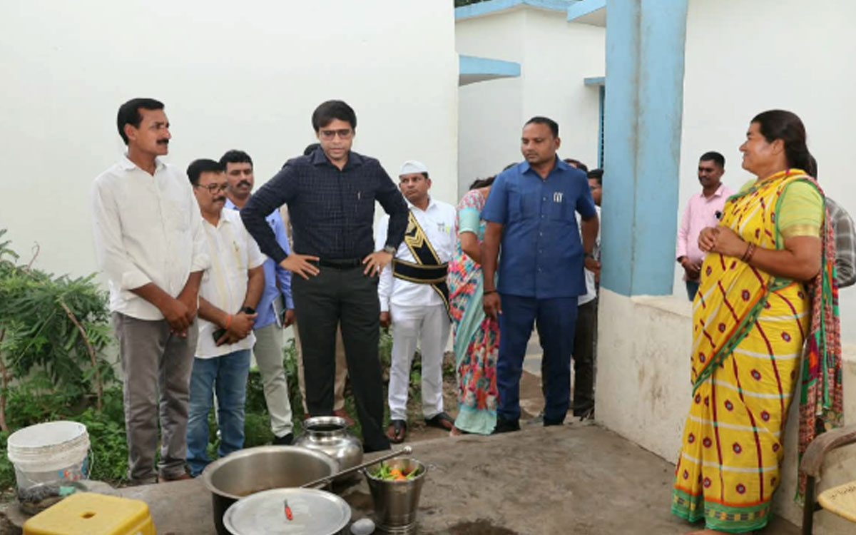 విద్యార్థుల అభ్యసనకు అనుకూల వాతావరణం కల్పించాలి : కలెక్టర్ అంకిత్