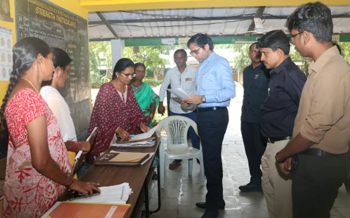 అర్హులైన ప్రతి ఒక్కరూ ఓటరుగా నమోదు కావాలి : కలెక్టర్ అంకిత్