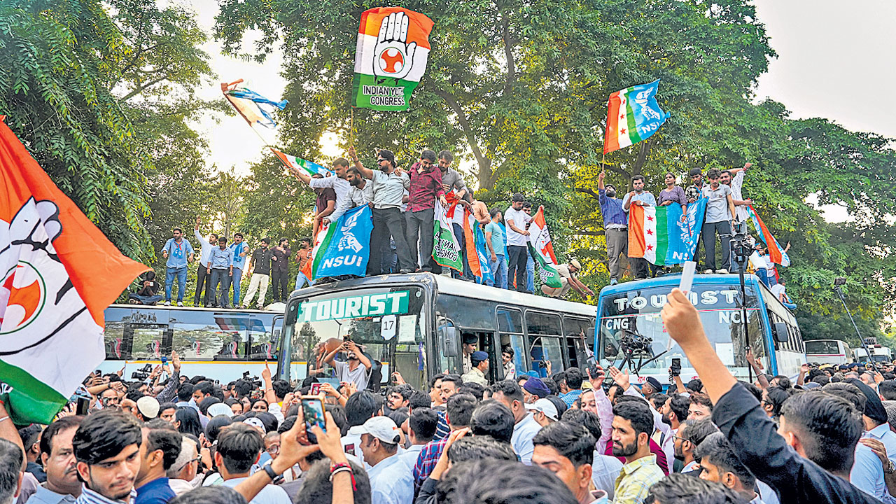 Congress Activists Protest