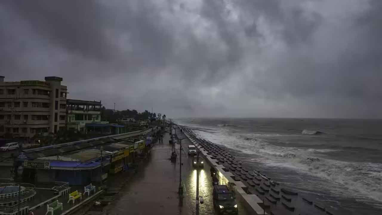 Cyclone Arnab | ఏపీ తీరానికి అర్నబ్ తుపాను ముప్పు.. తెలంగాణ సహా 9 రాష్ట్రాల్లో భారీ వర్షాలు!