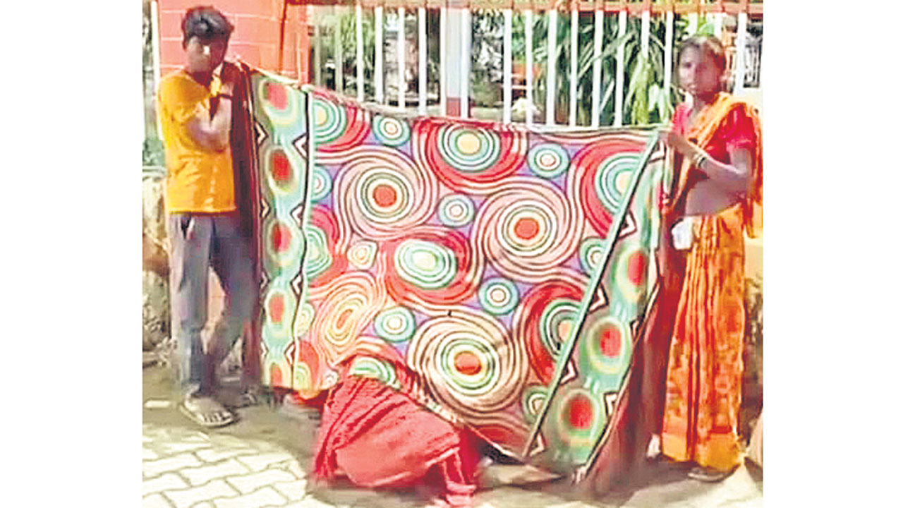 దళిత మహిళపై దవాఖాన నిర్లక్ష్యం
