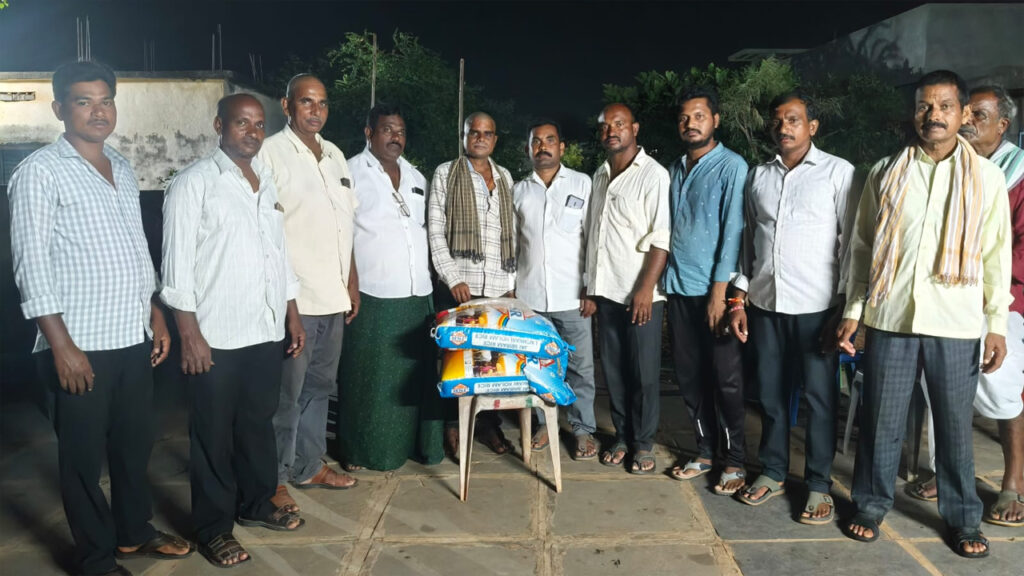 దశదినకర్మలకు బీఆర్ఎస్‌ పార్టీ బియ్యం వితరణ