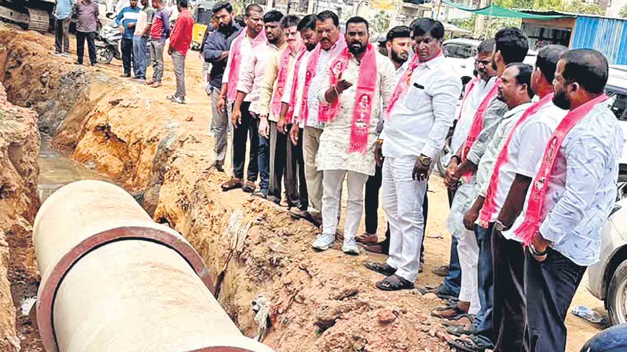 బీఆర్‌ఎస్‌ పోరాటం.. డ్రైనేజీ పనులు షురూ