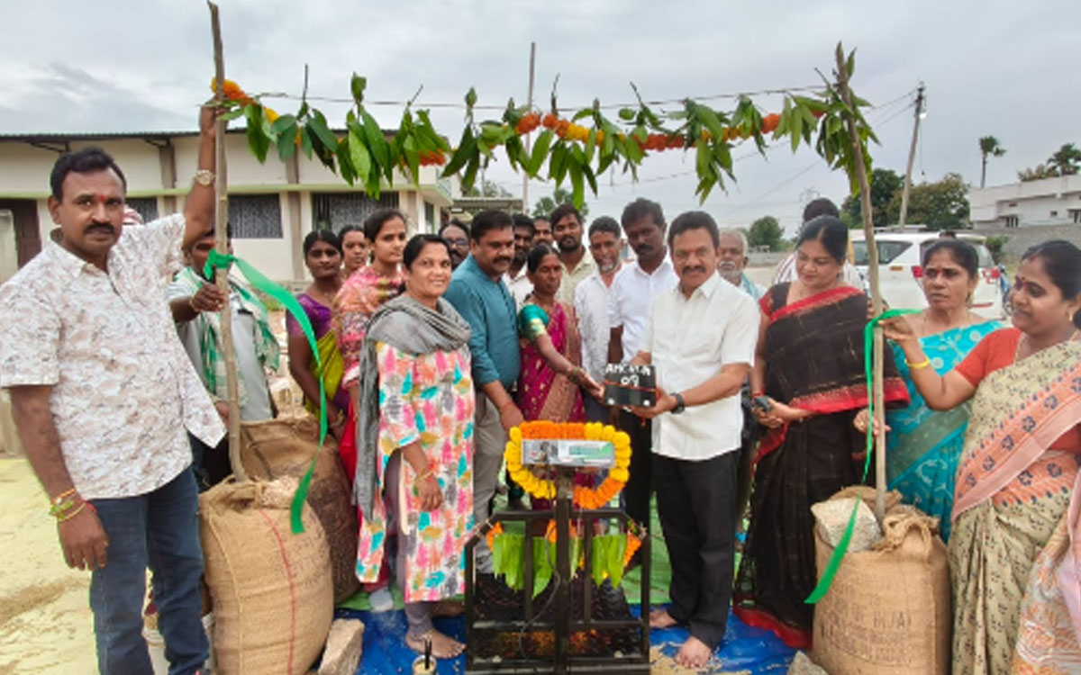 అప్పాజీపేట, నర్సింగ్‌బట్లలో ధాన్యం కొనుగోలు కేంద్రాలు ప్రారంభం