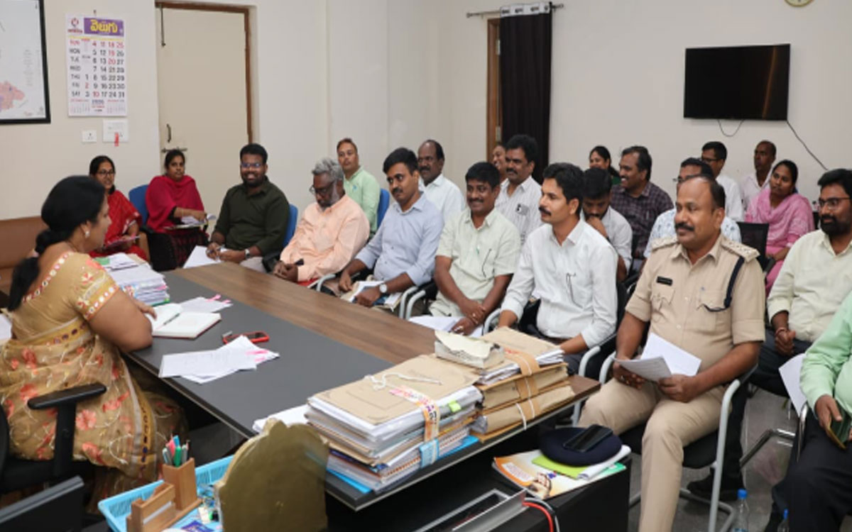 రోడ్డు ప్రమాదాల నివారణకు పటిష్ట చర్యలు : డీఆర్వో పద్మావతి