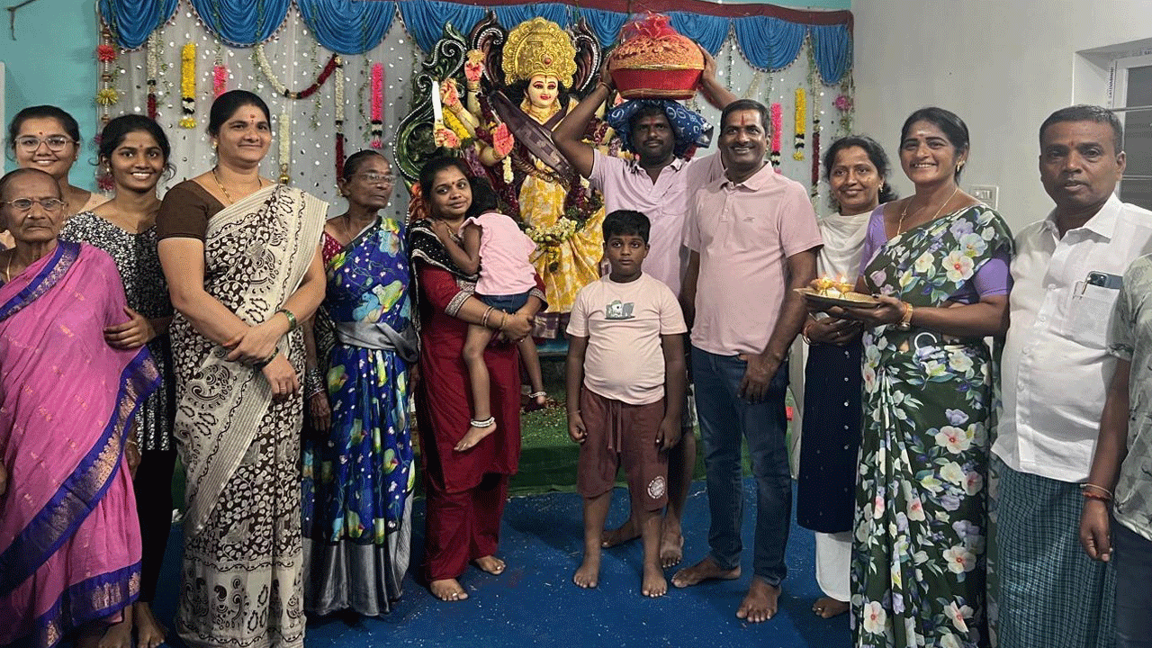 Durga Mata immersion | న‌ర్సంప‌ల్లిలో ఘ‌నంగా ముగిసిన దుర్గామాత నిమజ్జన మహోత్సవం