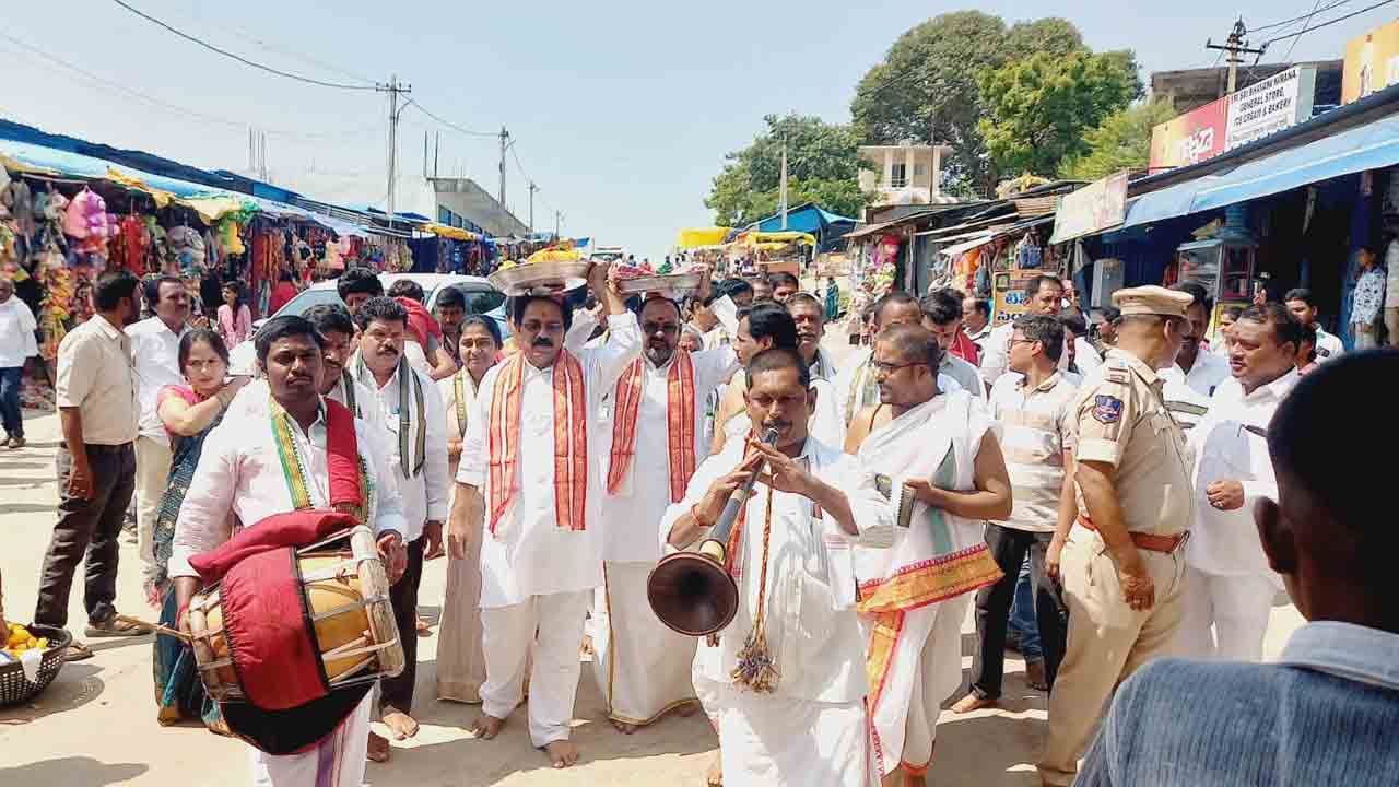 Eedupayala | ఏడుపాయలలో వైభవంగా ప్రారంభమైన దేవి శరన్నవరాత్రి ఉత్సవాలు