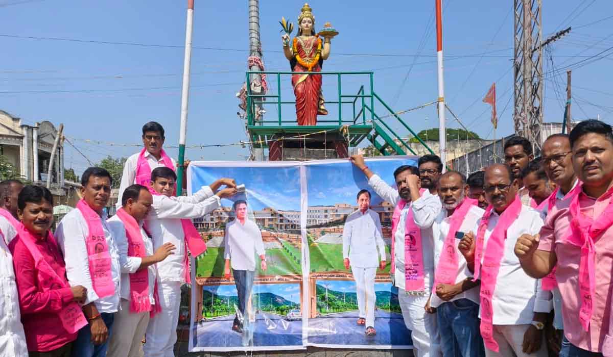 Vemulawada | వేములవాడలో ఘనంగా జిల్లా దశాబ్ది వేడుకలు.. తొలి సీఎం కేసీఆర్, కేటీఆర్ చిత్రపటాలకు పాలాభిషేకం