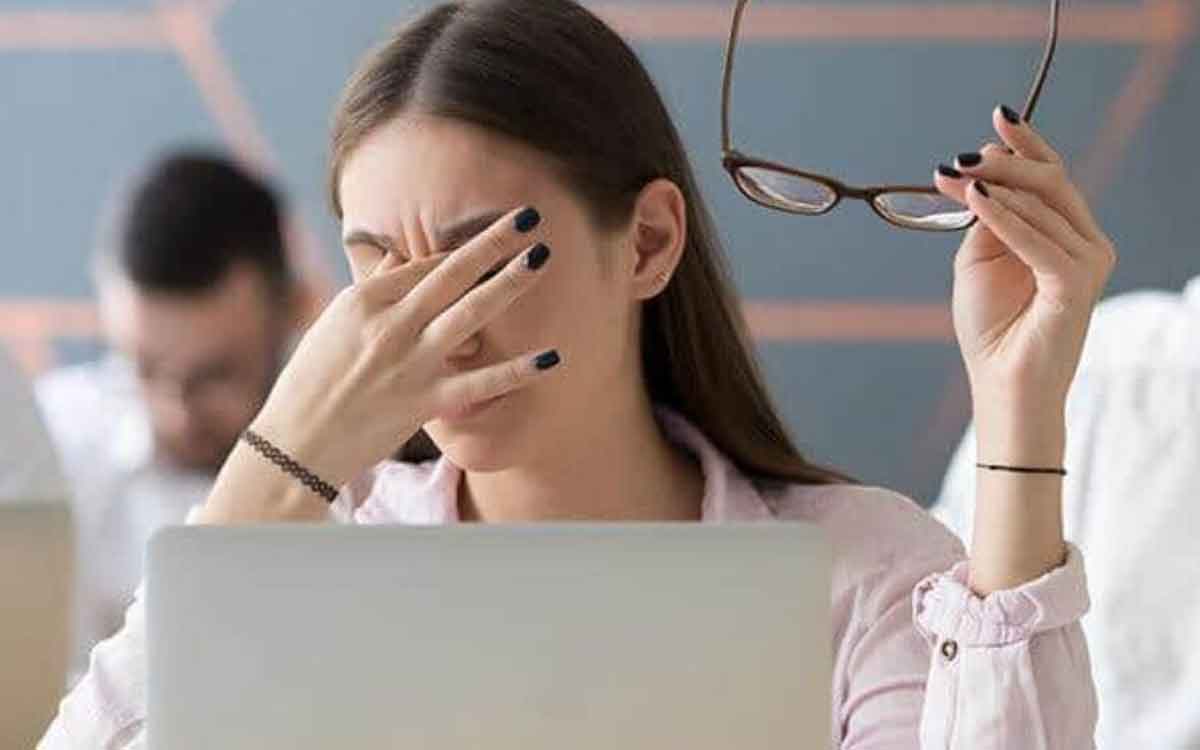 Digital Screens | డిజిట‌ల్ తెర‌ల‌ను ఎక్కువ సేపు వీక్షిస్తున్నారా.. కంటి స‌మ‌స్య‌లు పెరుగుతున్నాయంటున్న నిపుణులు..