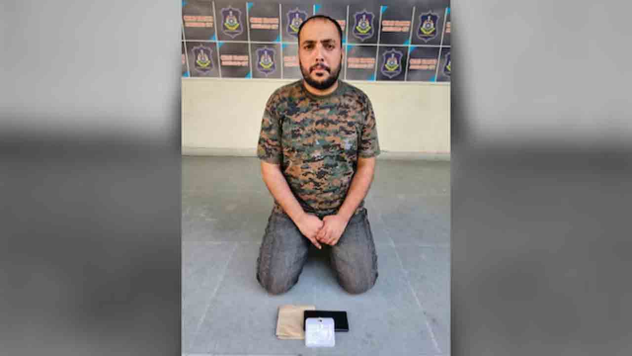 Fake CISF DSP | ఎయిర్‌పోర్ట్‌లో ఉద్యోగాలు, చౌకగా ఐఫోన్‌లు ఇప్పిస్తానంటూ మోసం.. నకిలీ   సీఐఎస్‌ఎఫ్‌ డీఎస్పీ అరెస్ట్‌