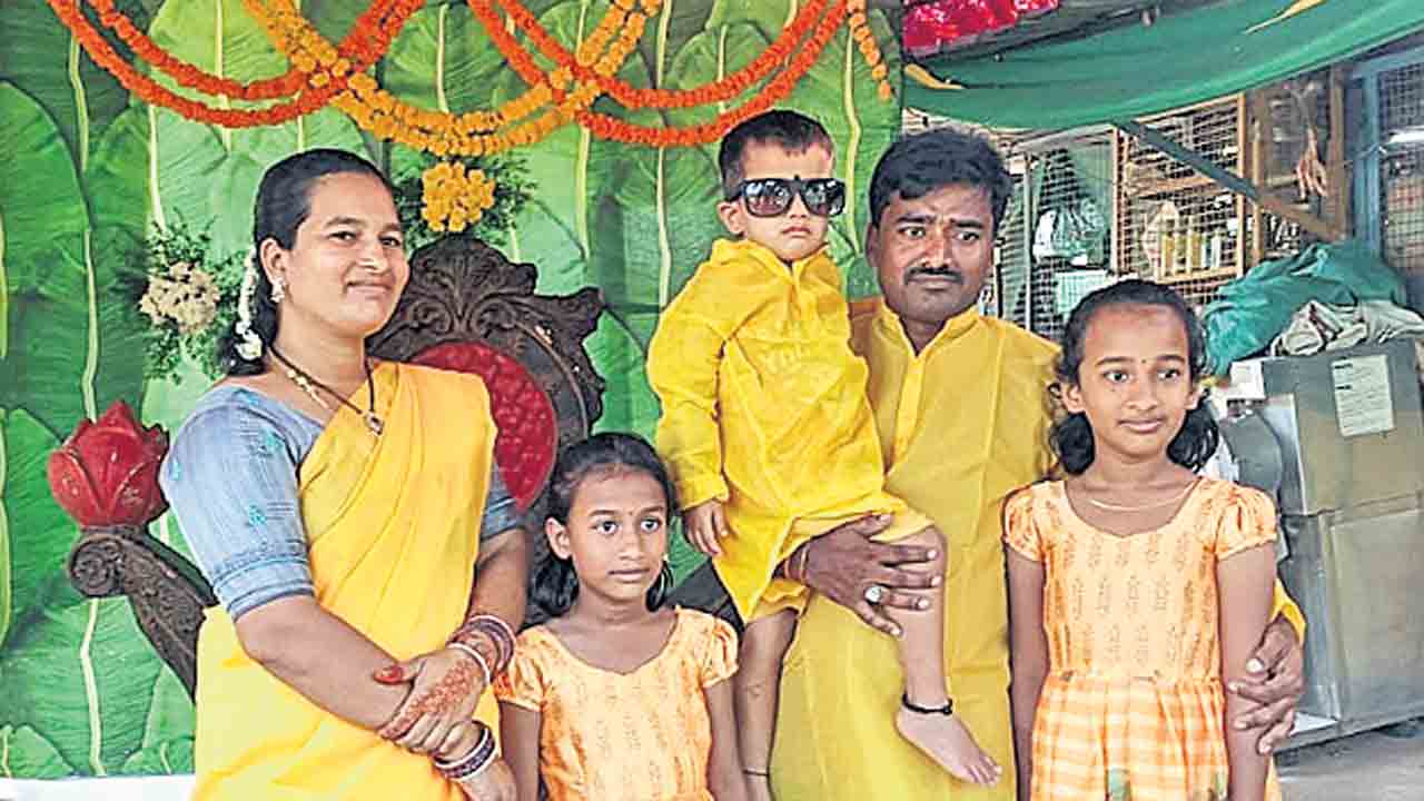 ఇద్దరు పిల్లలతో తల్లి బలవన్మరణం