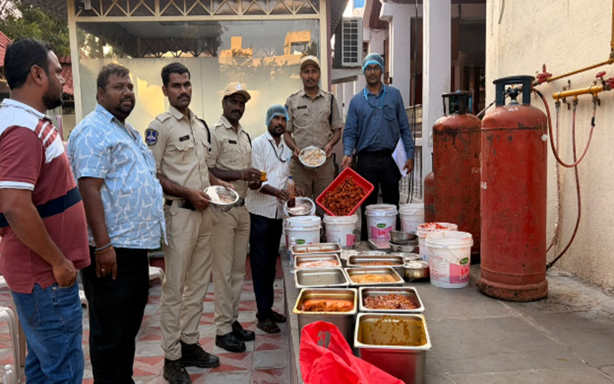 ఎన్‌హెచ్‌- 65పై ఫుడ్ సేఫ్టీ అధికారుల‌ తనిఖీలు