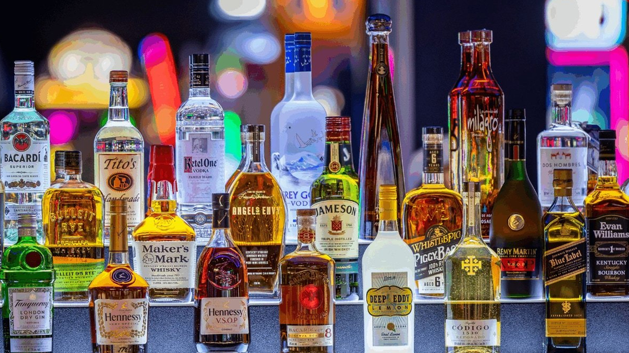 Liquor Price | మందుబాబులకు షాక్.. తెలంగాణలో ఫారిన్‌ లిక్కర్‌ ధరల పెంపు..!