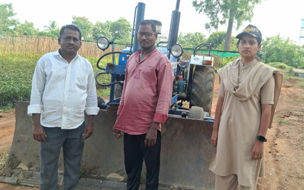 అటవీ భూమిలో అక్రమ పోడు సాగు యత్నానికి అడ్డుకట్ట