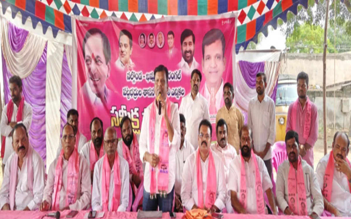 ఏనుగుల రాకేశ్‌రెడ్డి గెలుపున‌కు అంతా కృషి చేయాలి : మాజీ ఎమ్మెల్యే గాదరి కిశోర్ కుమార్