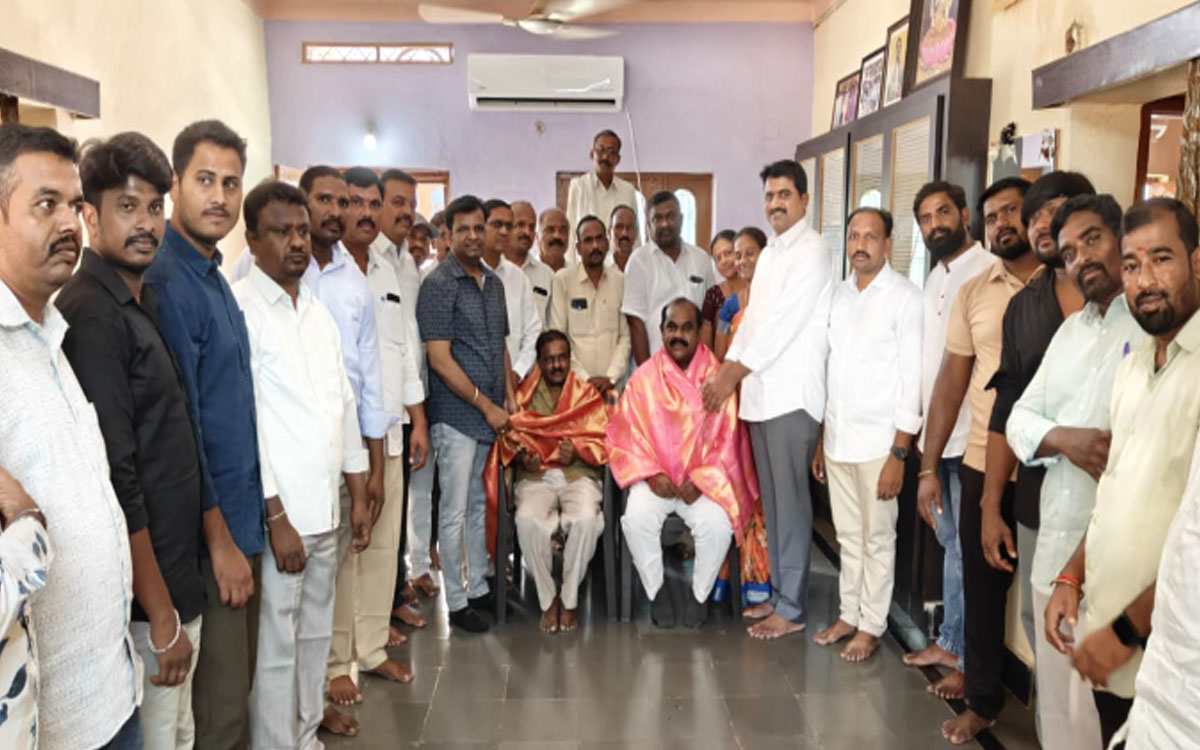 ఐఆర్సీఎస్ యాదాద్రి భువనగిరి జిల్లా డైరెక్టర్లకు మాజీ ఎమ్మెల్యే గాదరి కిశోర్ సన్మానం
