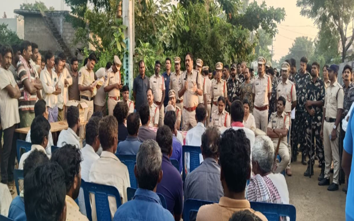 గరీబ్‌పేట గ్రామంలో కార్డన్ అండ్ సెర్చ్ ఆపరేషన్
