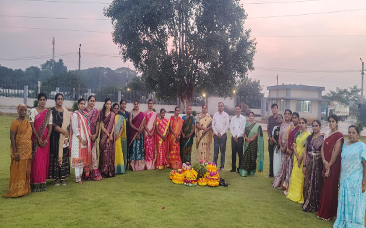 సింగరేణి జీఎం కార్యాలయంలో ఘనంగా బతుకమ్మ సంబరాలు