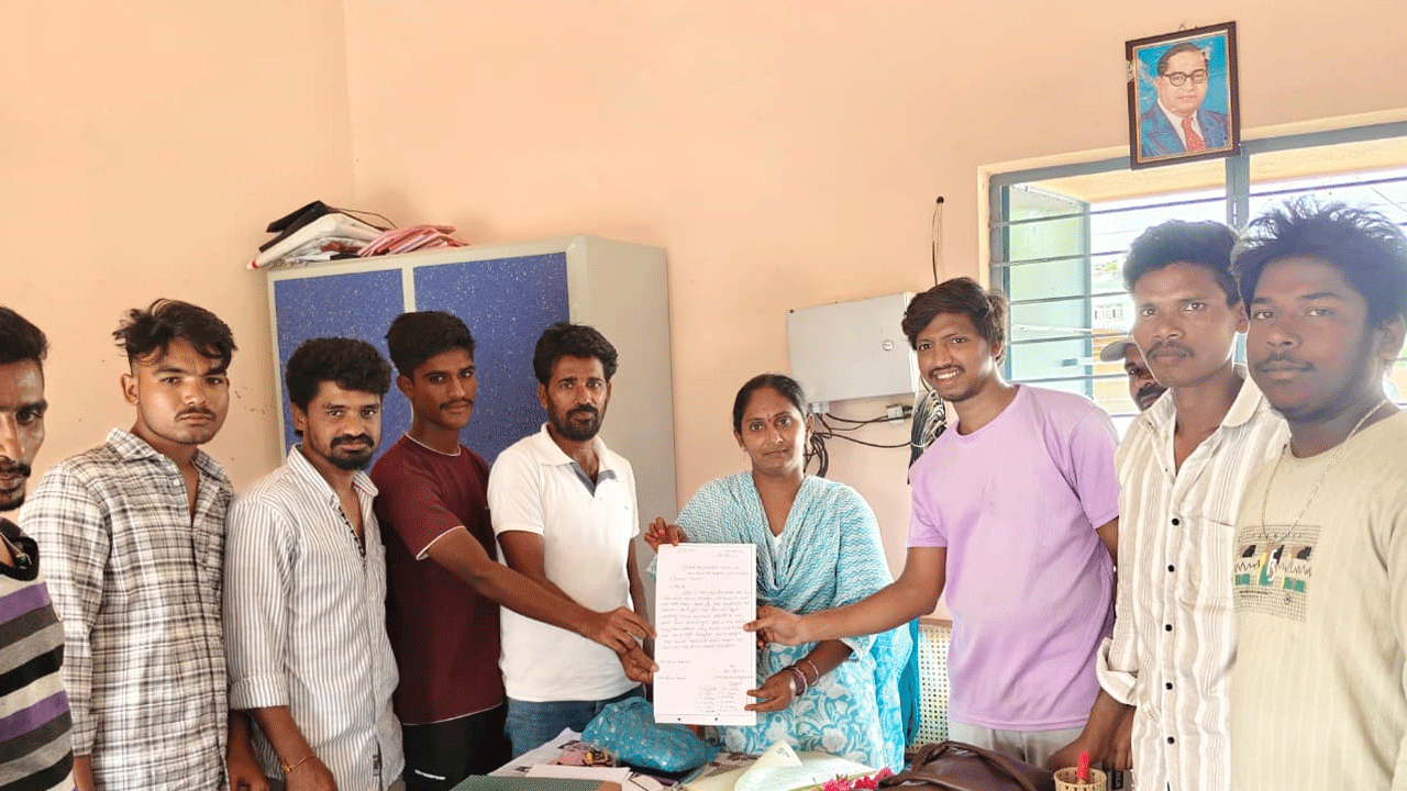 నిరుపయోగంగా మారిన గ్రామీణ క్రీడా ప్రాంగణాలు..ఆటలకు దూరమవుతున్న యువత