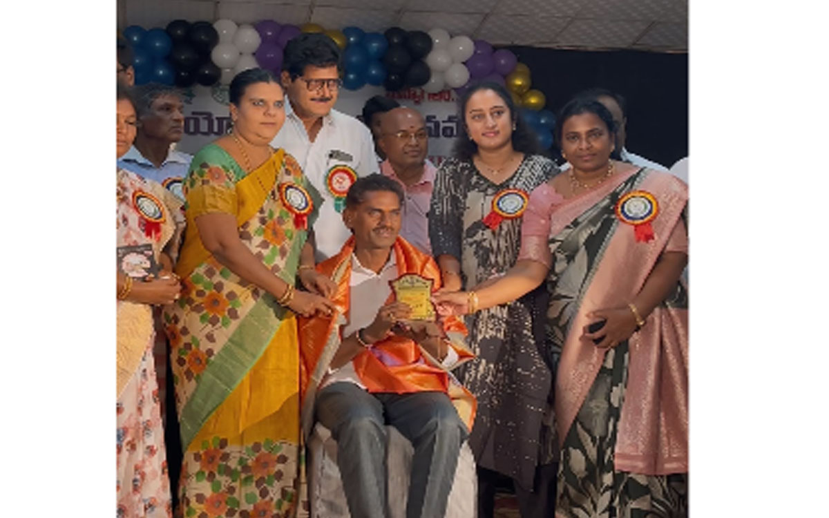 సేవా రంగంలో విశేష కృషి.. గూడెల్లి యాకయ్యకు ఘన సన్మానం