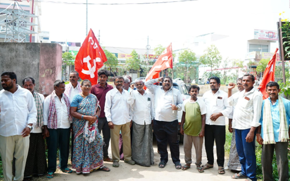 విద్యుత్‌ సమస్యలపై కోదాడ సబ్‌స్టేషన్‌ ముట్టడి