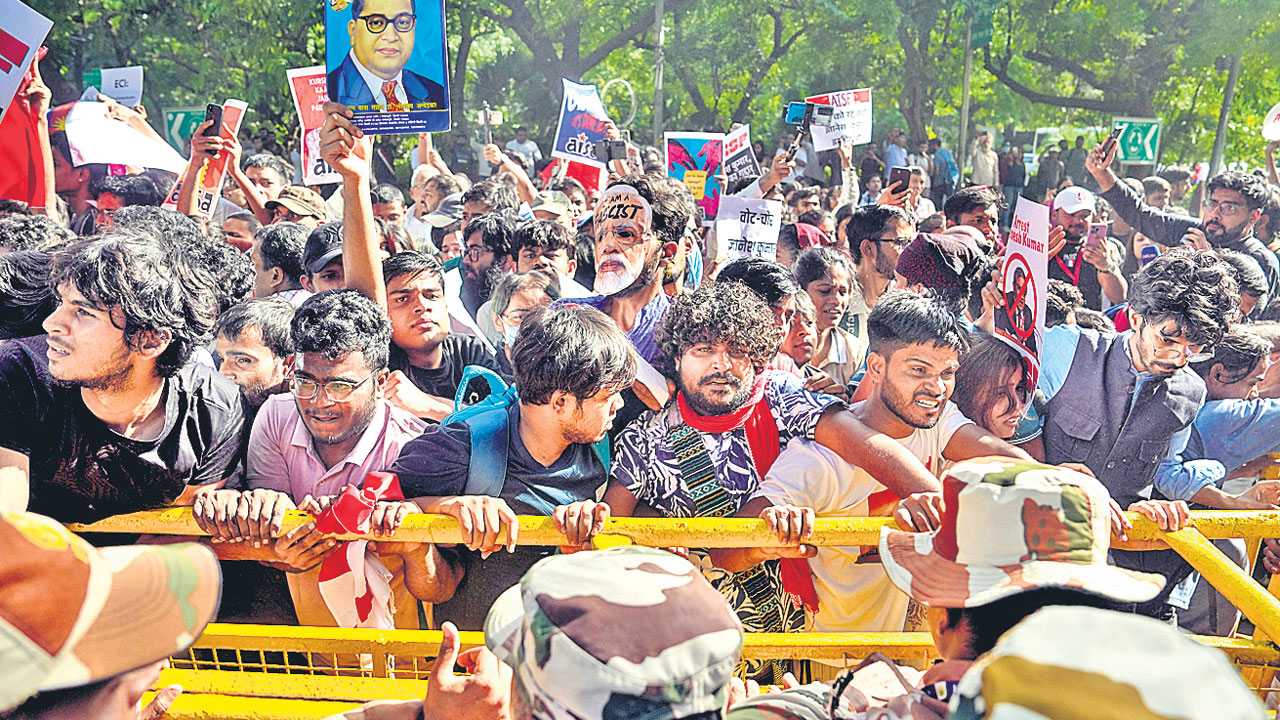రెండో రోజూ ఆందోళన