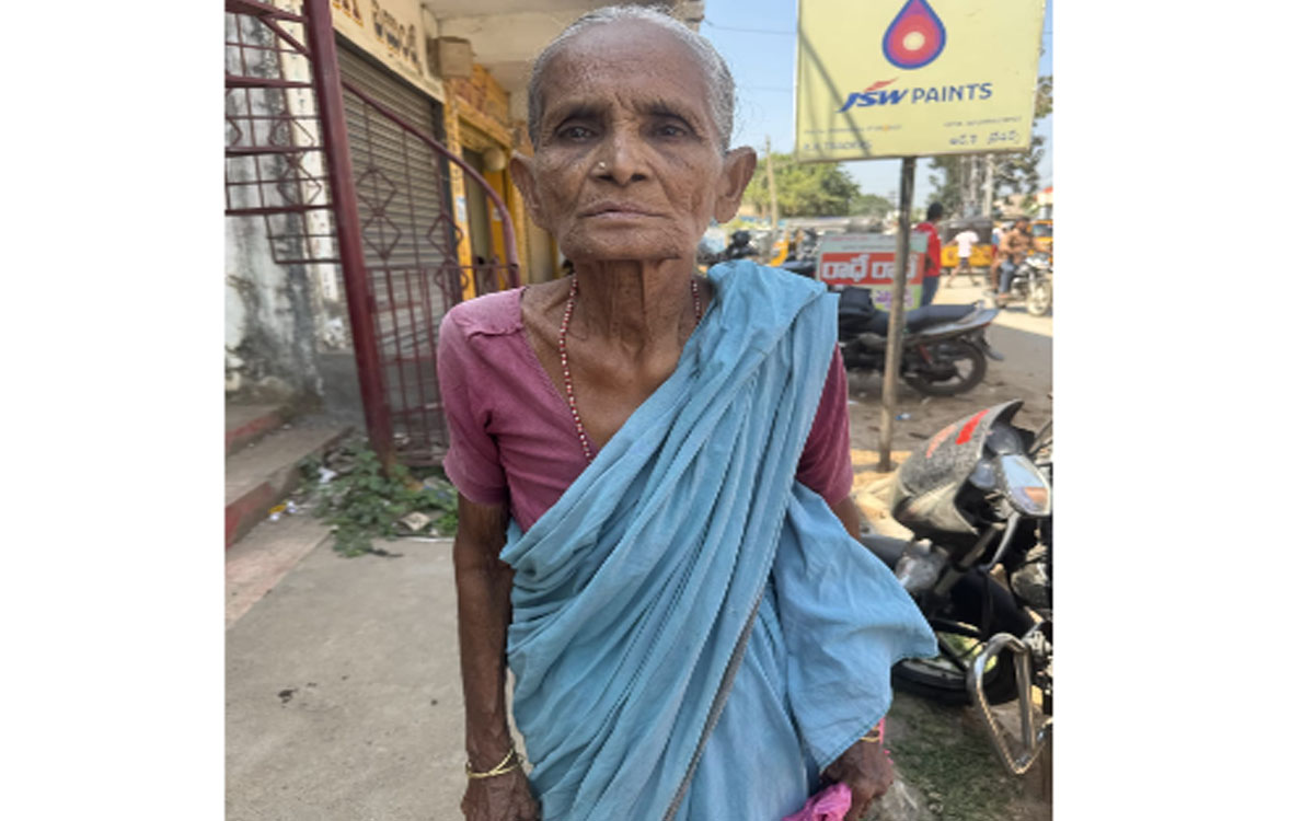 వృద్ధుల పింఛన్ నగదుతో ఉడాయించిన కేటుగాడు
