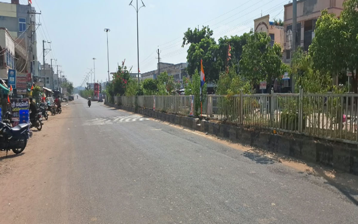 రోహిణి కార్తెను తలపిస్తున్న ఎండలు