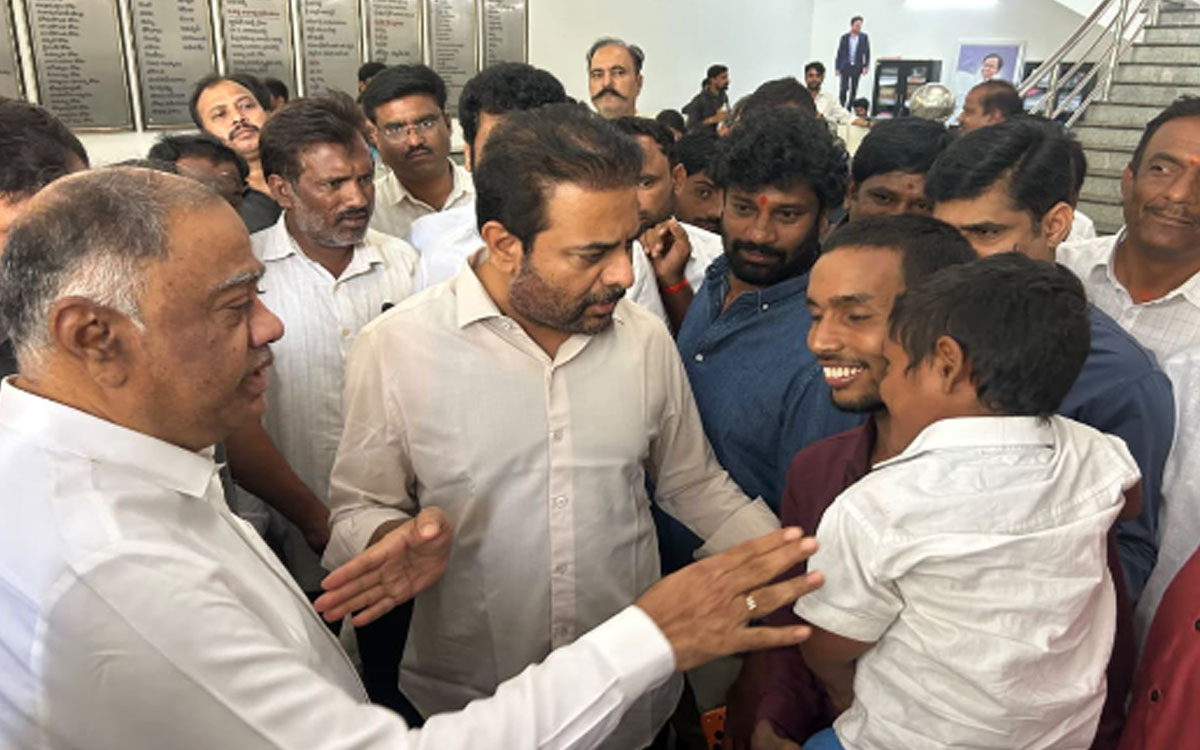 మీరు ముఖ్య‌మంత్రి అవుతారు సార్‌.. కేటీఆర్‌తో బాలుడు