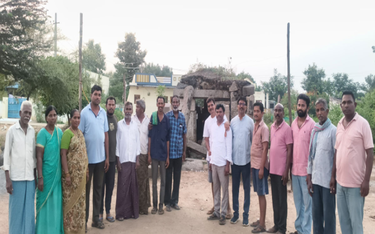 కారేపల్లిలో పాత శివాలయం భూ వివాదానికి తెర