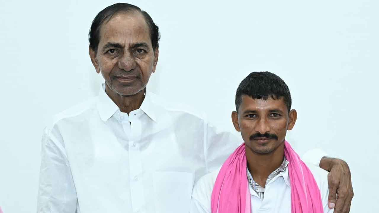 కేసీఆర్ మళ్లీ సీఎం కావాలంటూ యువకుడి పాదయాత్ర.. మార్గమధ్యలో కలిసి అభినందించిన ఆల వెంకటేశ్వర్ రెడ్డి!
