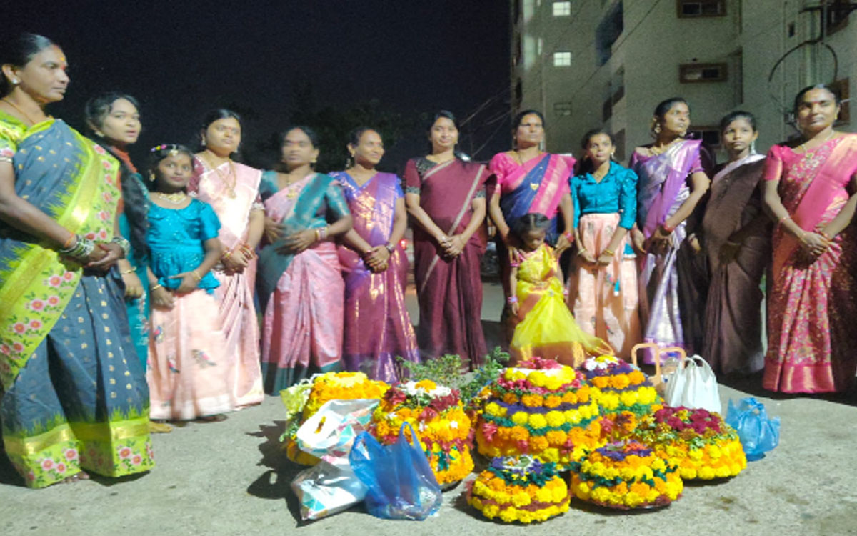 ఈఎంసిలో ఘనంగా బతుకమ్మ వేడుకలు